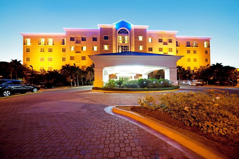 Hodelpa Garden Court Otel Santiago De Los Caballeros Dış mekan fotoğraf